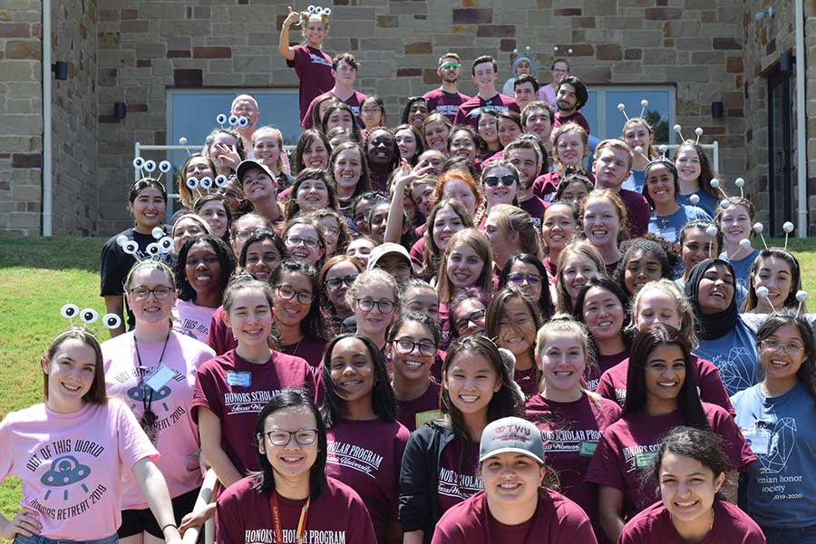 Group shot of first-year students, mentors, and officers at the 2019 Annual First-Year Honors Retreat.